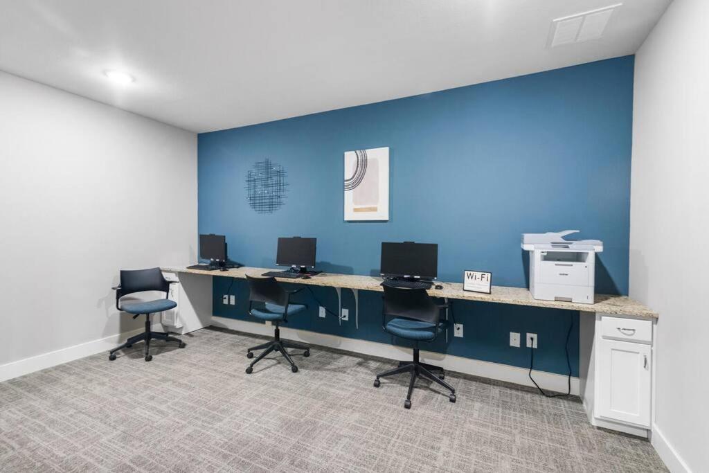 Elegant 1Br/1Ba Condo With Pool, Gym And Laundry Μελβούρνη Εξωτερικό φωτογραφία
