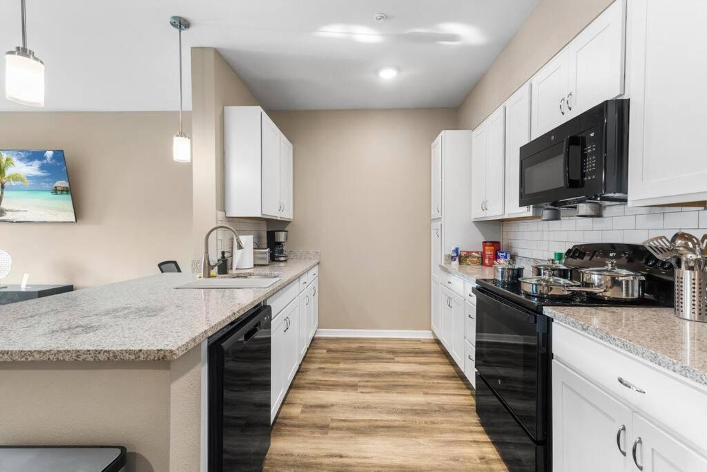 Elegant 1Br/1Ba Condo With Pool, Gym And Laundry Μελβούρνη Εξωτερικό φωτογραφία
