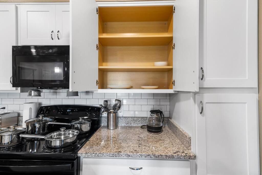 Elegant 1Br/1Ba Condo With Pool, Gym And Laundry Μελβούρνη Εξωτερικό φωτογραφία