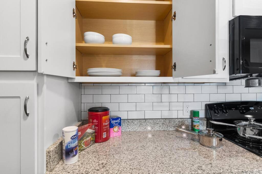 Elegant 1Br/1Ba Condo With Pool, Gym And Laundry Μελβούρνη Εξωτερικό φωτογραφία