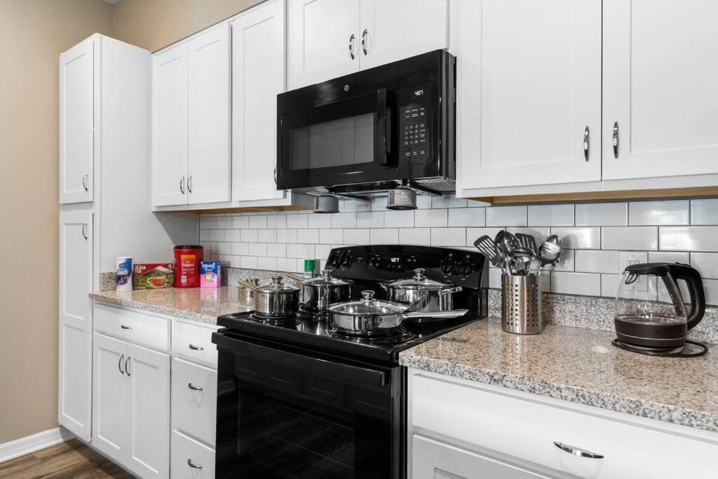 Elegant 1Br/1Ba Condo With Pool, Gym And Laundry Μελβούρνη Εξωτερικό φωτογραφία