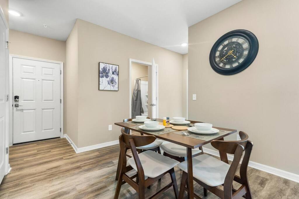 Elegant 1Br/1Ba Condo With Pool, Gym And Laundry Μελβούρνη Εξωτερικό φωτογραφία