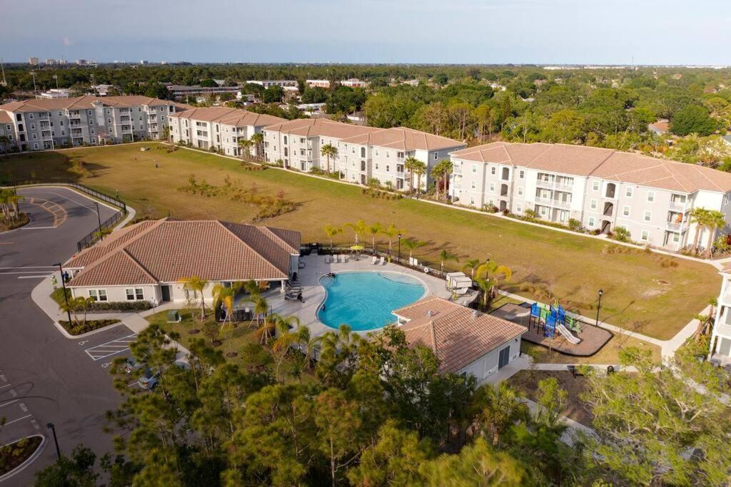 Elegant 1Br/1Ba Condo With Pool, Gym And Laundry Μελβούρνη Εξωτερικό φωτογραφία