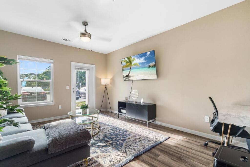 Elegant 1Br/1Ba Condo With Pool, Gym And Laundry Μελβούρνη Εξωτερικό φωτογραφία