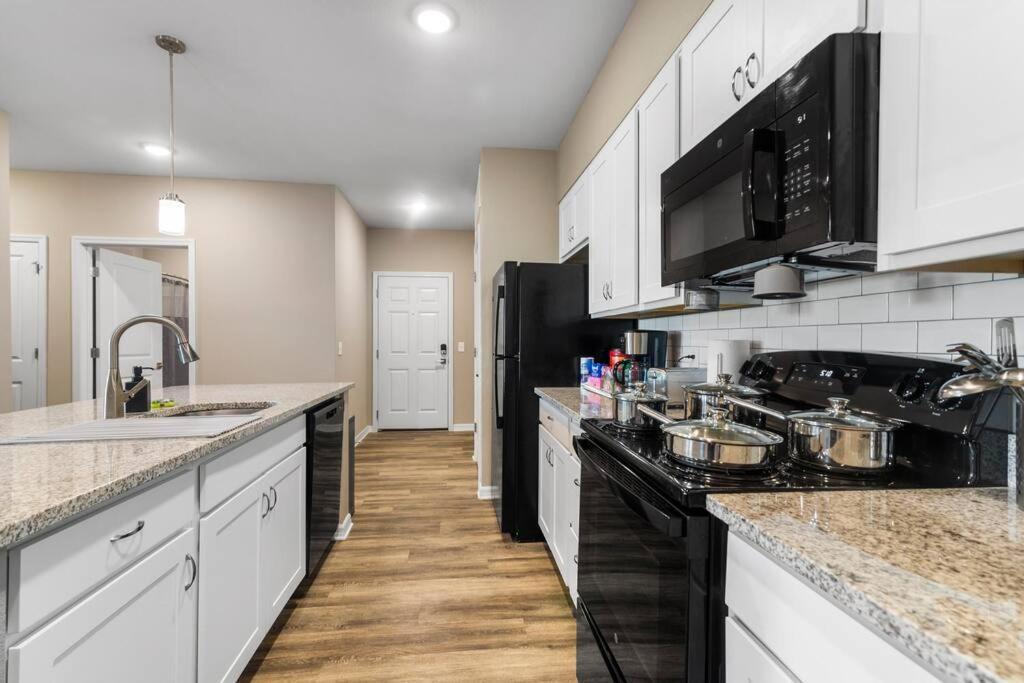 Elegant 1Br/1Ba Condo With Pool, Gym And Laundry Μελβούρνη Εξωτερικό φωτογραφία