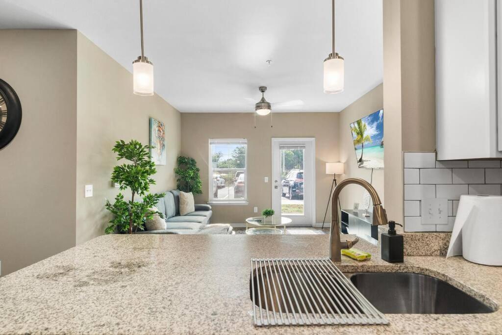 Elegant 1Br/1Ba Condo With Pool, Gym And Laundry Μελβούρνη Εξωτερικό φωτογραφία