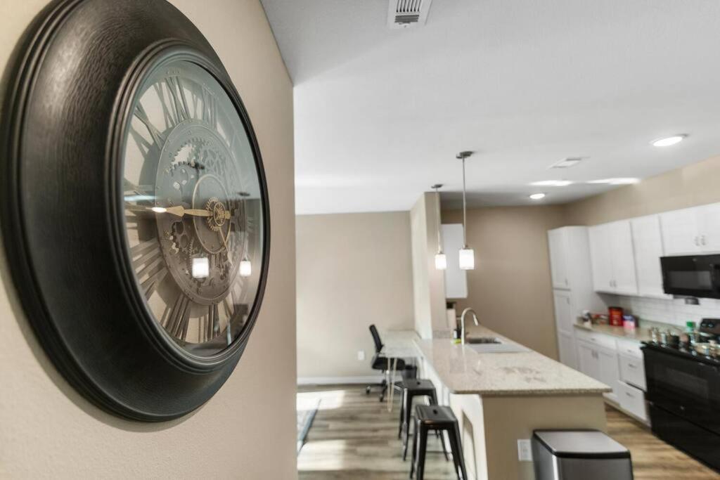 Elegant 1Br/1Ba Condo With Pool, Gym And Laundry Μελβούρνη Εξωτερικό φωτογραφία