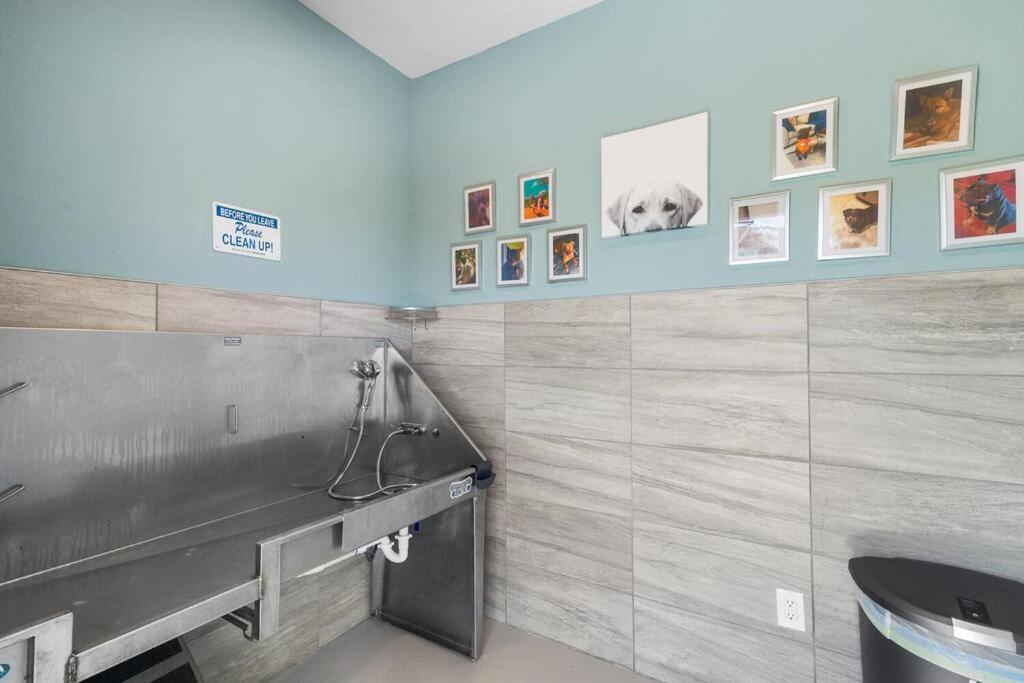 Elegant 1Br/1Ba Condo With Pool, Gym And Laundry Μελβούρνη Εξωτερικό φωτογραφία