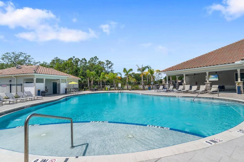 Elegant 1Br/1Ba Condo With Pool, Gym And Laundry Μελβούρνη Εξωτερικό φωτογραφία