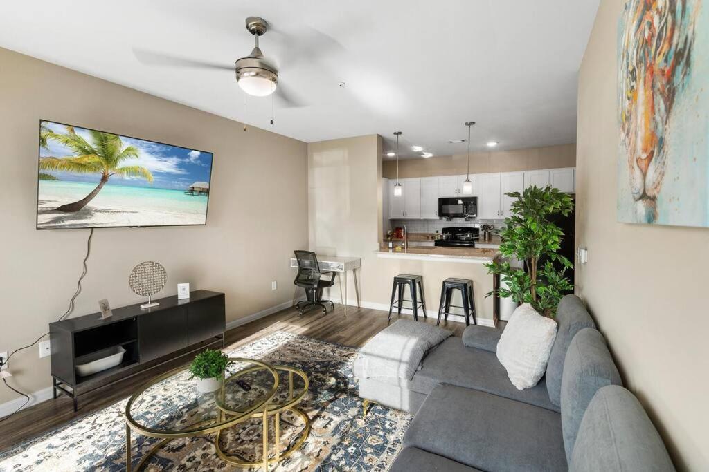 Elegant 1Br/1Ba Condo With Pool, Gym And Laundry Μελβούρνη Εξωτερικό φωτογραφία