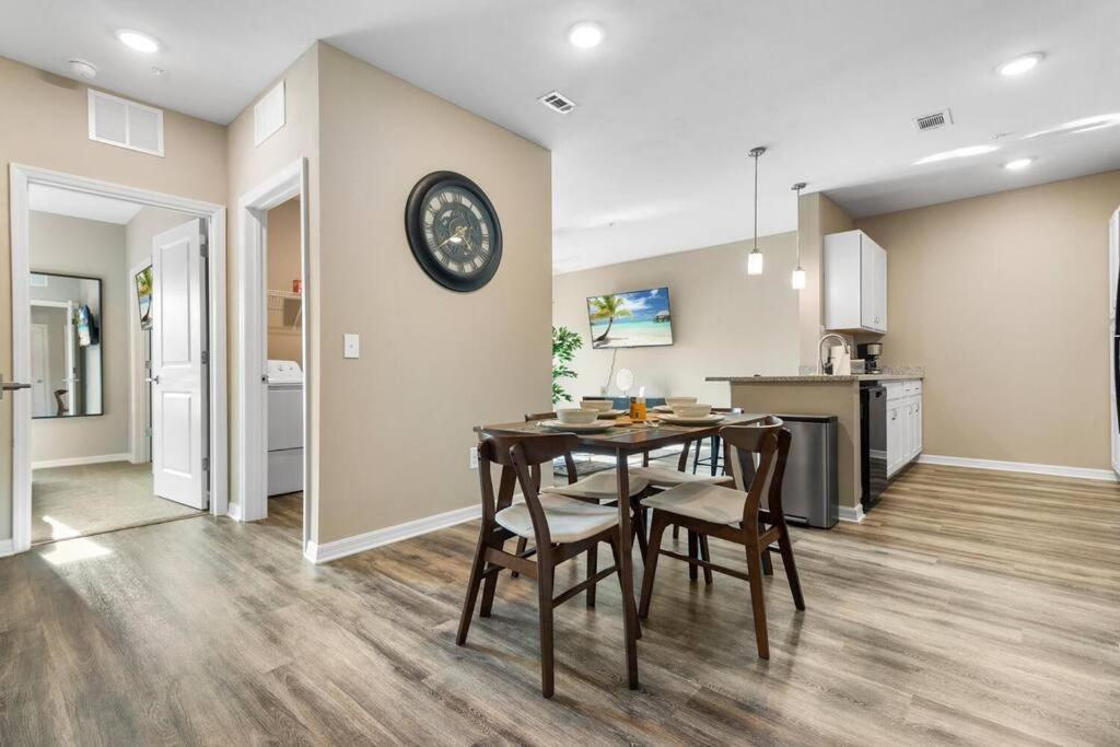 Elegant 1Br/1Ba Condo With Pool, Gym And Laundry Μελβούρνη Εξωτερικό φωτογραφία