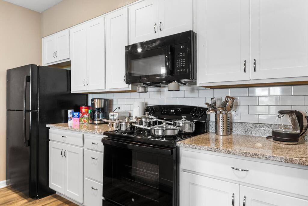Elegant 1Br/1Ba Condo With Pool, Gym And Laundry Μελβούρνη Εξωτερικό φωτογραφία