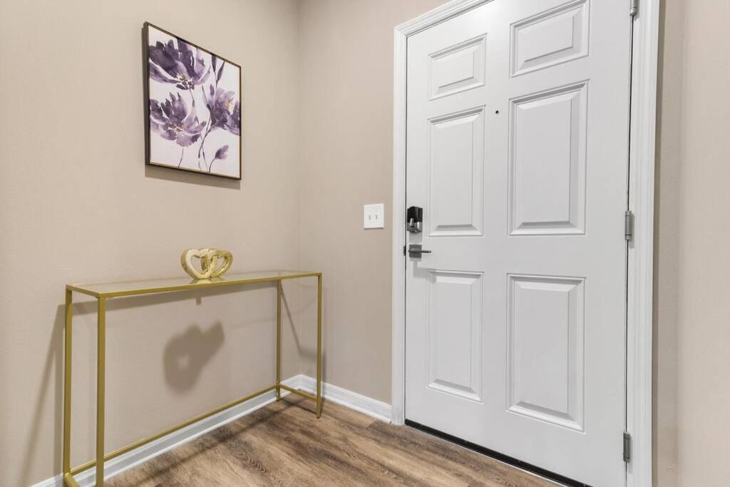 Elegant 1Br/1Ba Condo With Pool, Gym And Laundry Μελβούρνη Εξωτερικό φωτογραφία