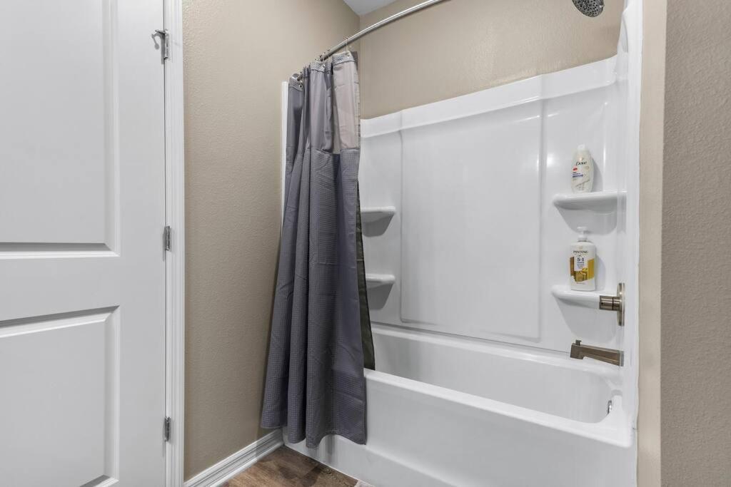 Elegant 1Br/1Ba Condo With Pool, Gym And Laundry Μελβούρνη Εξωτερικό φωτογραφία