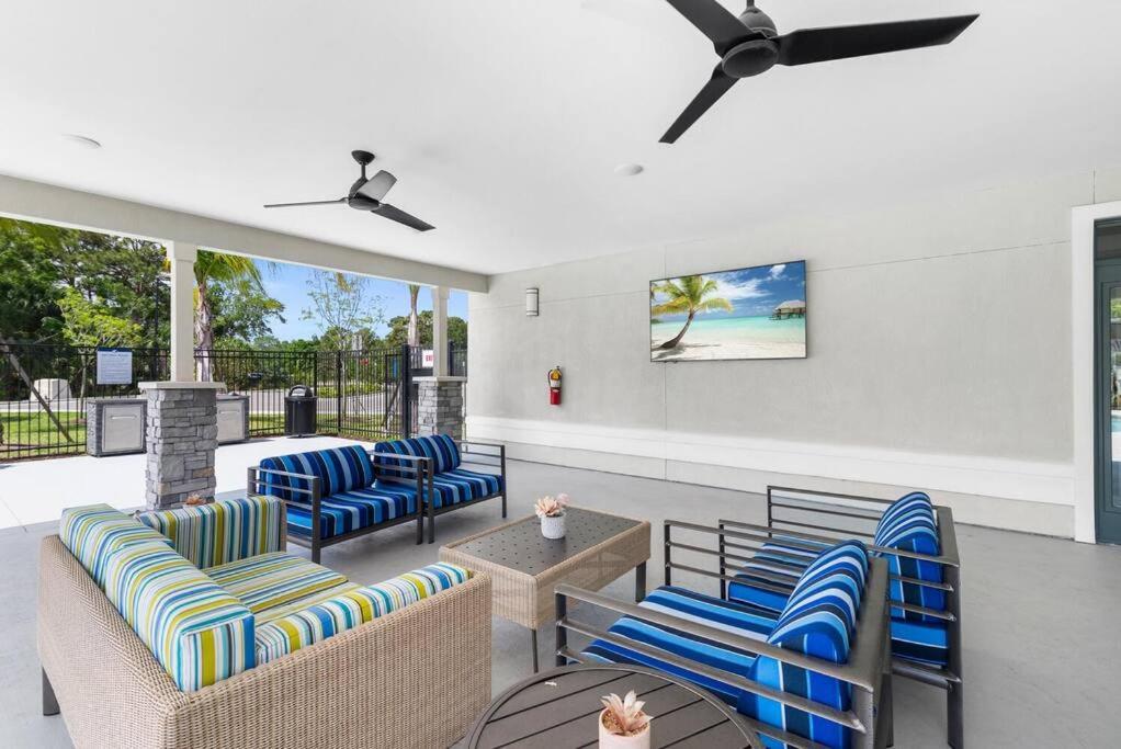 Elegant 1Br/1Ba Condo With Pool, Gym And Laundry Μελβούρνη Εξωτερικό φωτογραφία