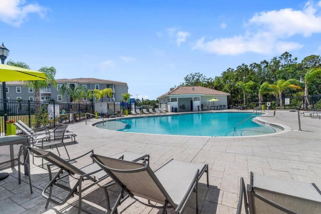 Elegant 1Br/1Ba Condo With Pool, Gym And Laundry Μελβούρνη Εξωτερικό φωτογραφία